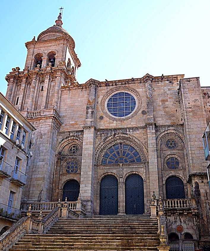 Fachada de la Catedral de San Martiño de Ourense